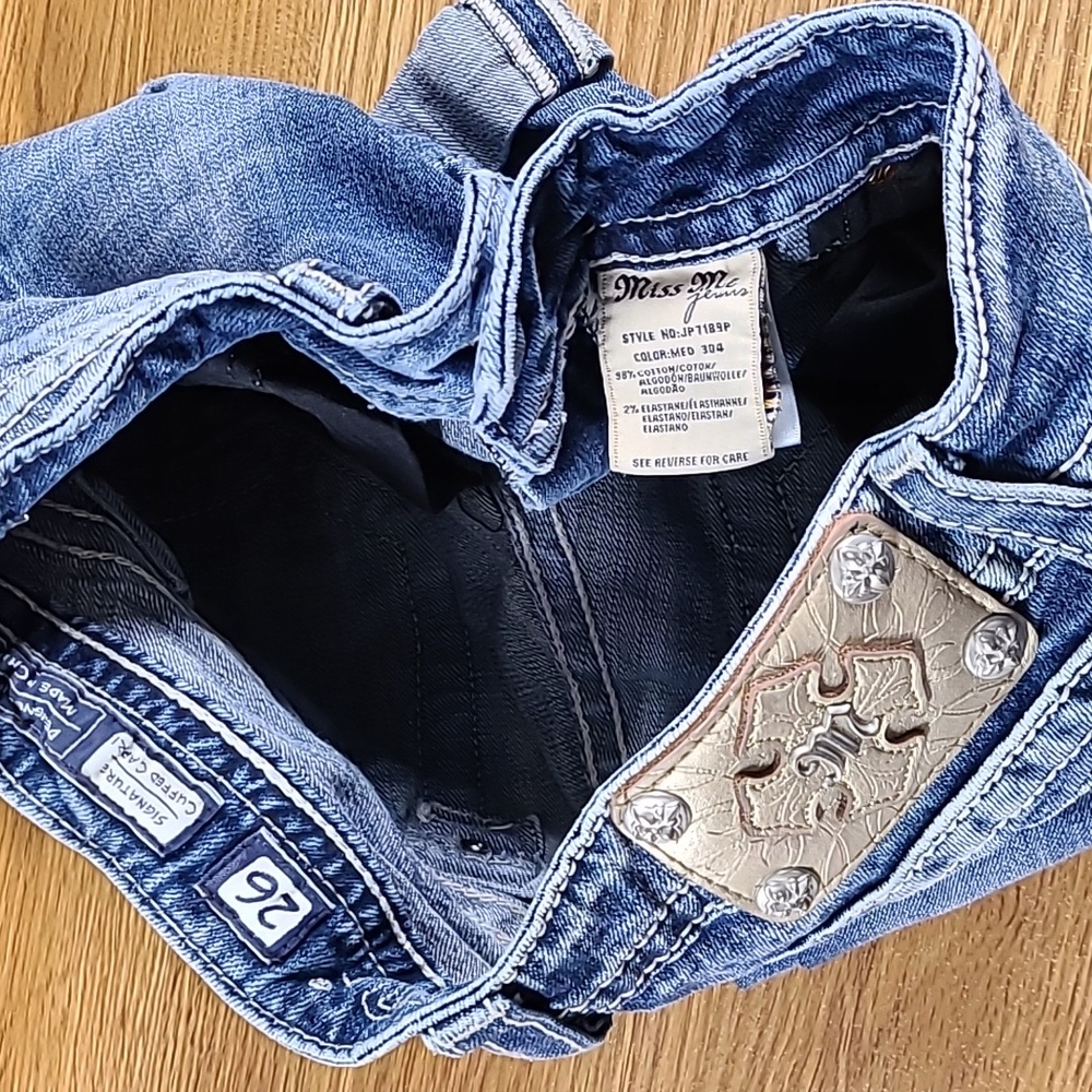 MISS ME VINTAGE WOMENS 26x18 BLUE SIGNATURE CUFFED CAPRI SHORT DENIM JEANS - Picture 6 of 8